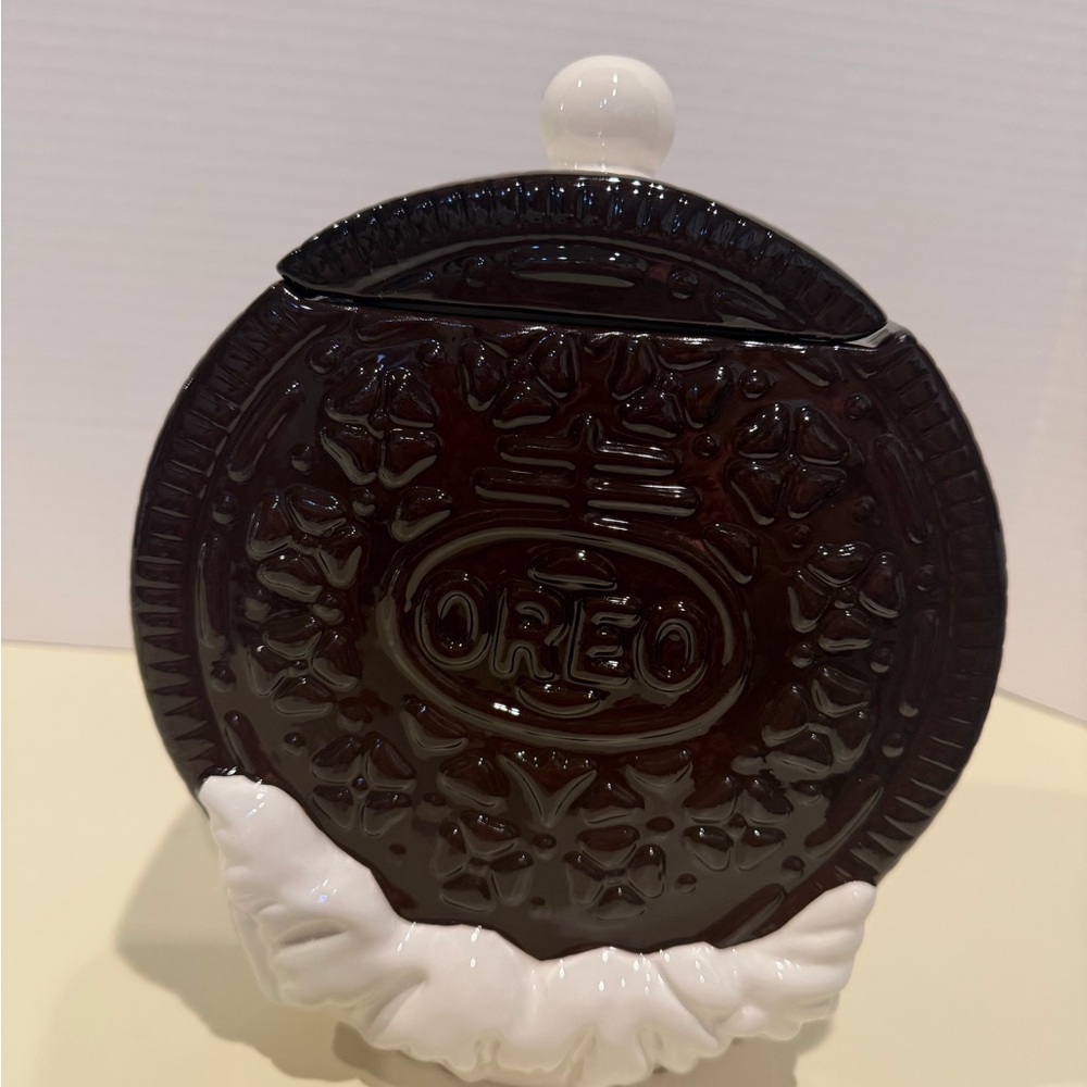 Vintage cookie Jar Oreo Milk Splash lid with a knob